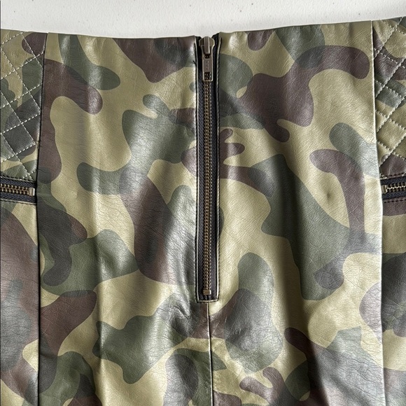 Sam Edelman Camo Green Mini Skirt Faux Leather Fully Lined - Picture 5 of 16